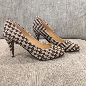 NEW Hot in Hollywood Women's Brown Hounds tooth Heel Shoes Size 7 1/2